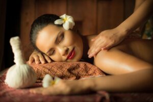 Mulher recebendo massagem