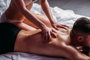 Massagem Nuru: O que é e como funciona?